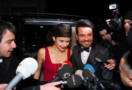 بيرين سآت المعروفة بفاطمة تدخل القفص الذّهبي